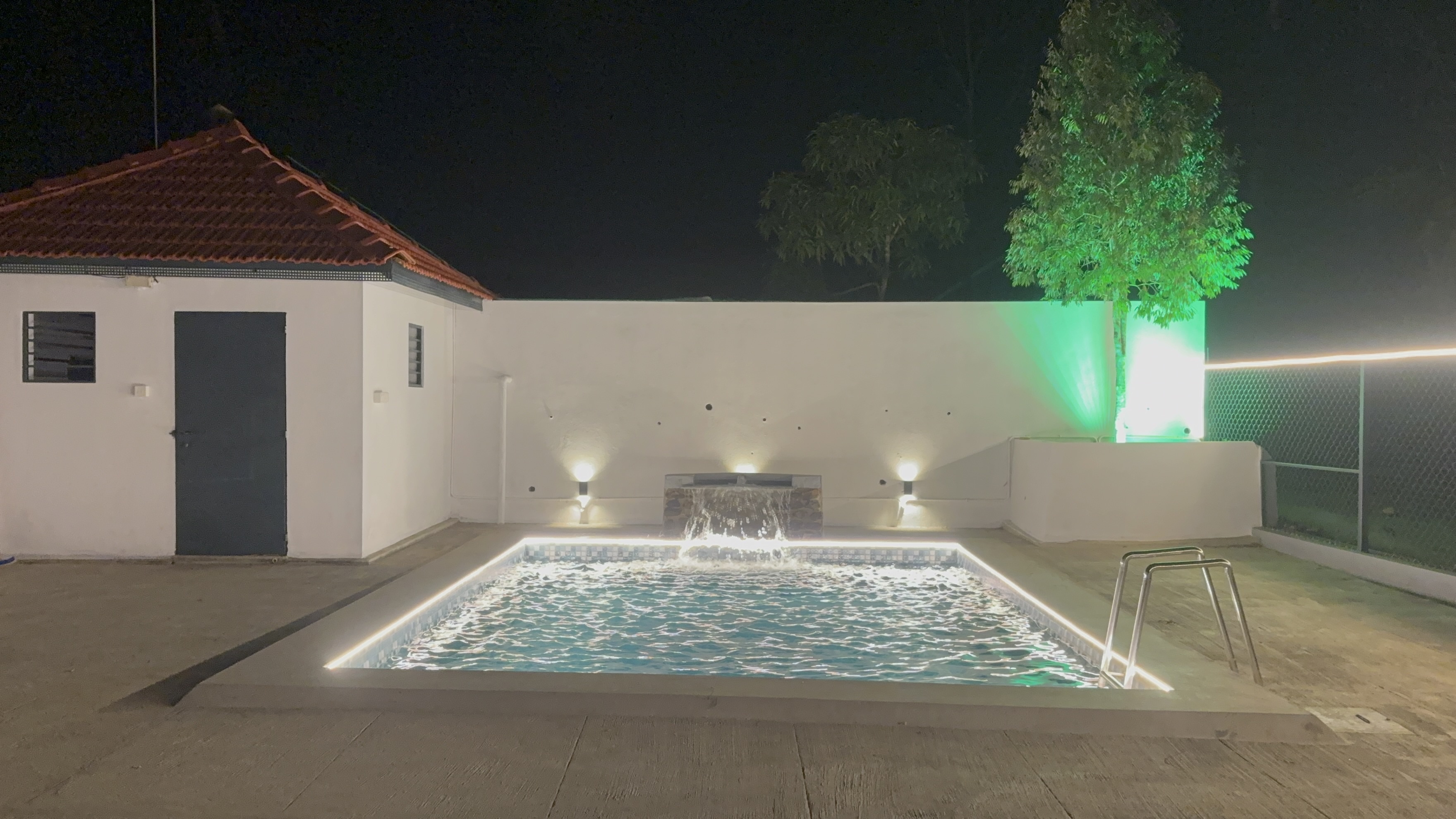 Swimming pool